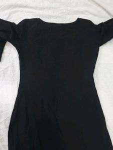Naari 3 Quarter Sleeves Round Neck Kurti