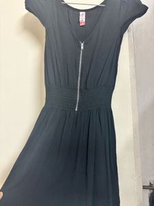 Chic Black Dress with Zipper Detail