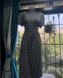 Chic Gingham Midi Dress