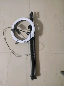 Tripod With Ringlight -