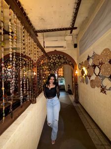 black fitted crop top