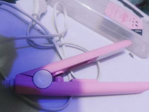 Mini Hair Straightener 🩷