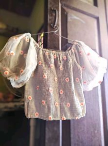 Daisy Mesh Sleeve Top