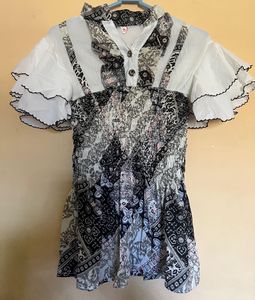 RUFFLE COQUETTE TOP