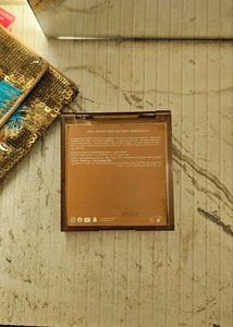 Huda Beauty Nude Medium palette.