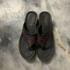 black slippers for women