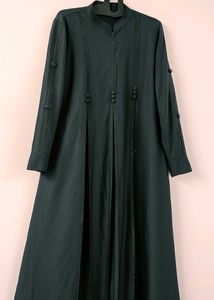 Elegant Black Abaya with Subtle Detailing – Modest