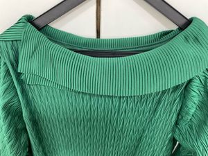 Steal the Spotlight! Emerald Green Midi Dress! 🌟