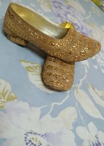 It&#39;s a Golden Colour Jutie