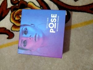 Myglam Pose Hd Bnana Powder Compact