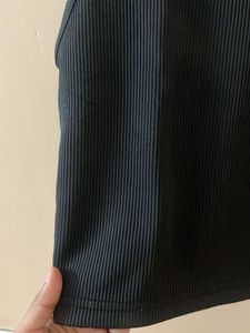 Chic Black Ribbed Knit Sleeveless Crop Top