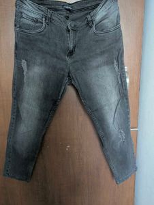 Cropped Black Wash Dressberry Distressed Jeans