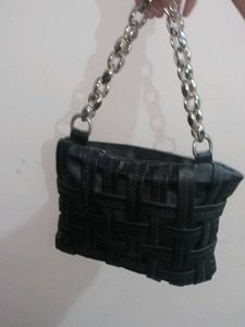 Black Handbag/Sidebag Golden Chain