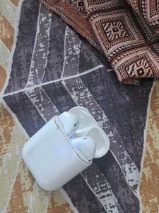 Earpods With Charger