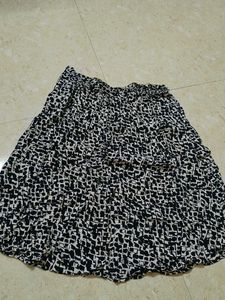 Black &amp; White Print Skirt