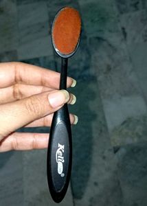 Foundation, Eyeshadow,and Lipstick Brush