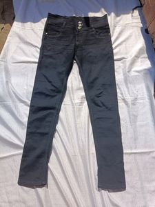 Black Skinny Fit Jeans (Women)