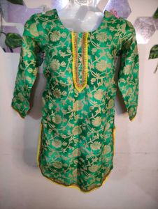 SHORT BANARASI KURTI FOR HALDI/MEHANDI 💛💚