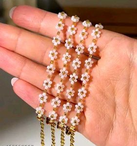🎀 Stunning Daisy Bracelet