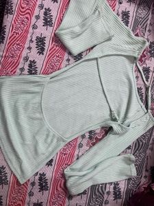 Blackless Top