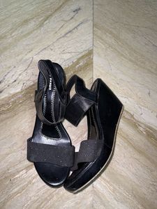 Black &#39;She Knows&#39; Heels