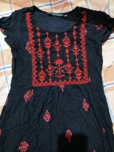 Avaasa Embroidered Black Kurta (xs)
