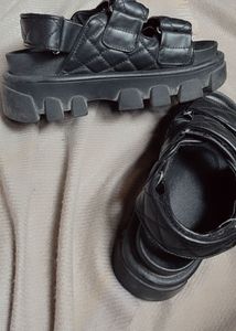 H&amp;M Black Quilted Chunky Sandals