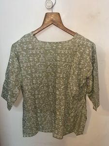 stylish Light Green Top With White Pttetns