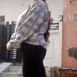 A Sweater To Caarry In Different Styles