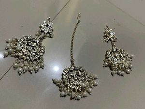 Earrings And Mangtika Jewellery Set