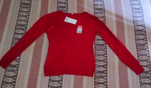 🆕❤️ BRAND NEW Red V-Neck Sweater❤️🆕