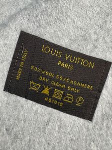 Louis Vuitton Black/White Amazingly Soft😍