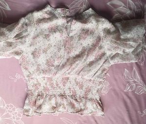 Floral Print Blouse with puff sleeves