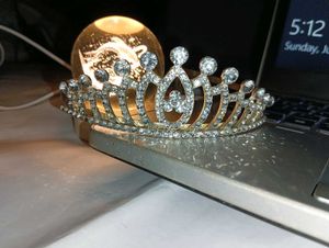 Sparkling Rhinestone Tiara With Combo Hair Pin