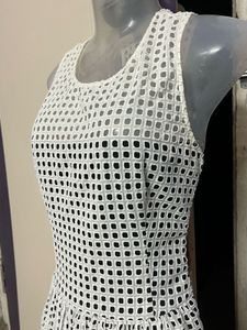 BANANA Republic Branded Cut Out Designer White Pie