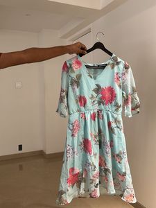 Fixed price, cute little flowery  dress