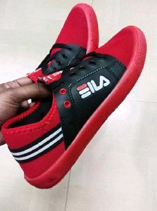 NEW NO USED  SENAKER SPORTS SHOES.