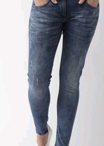 Stylish Blue Denim Skinny Jeans