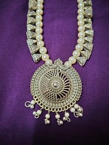 White pearl Necklace