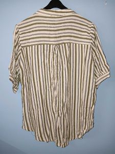 Striped Button-up Top XL/XxL.