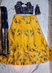 New Trendy Semi Stitched Trendy Lehenga Set(Free Size) Sleeves Included!!New Nd Beautiful ❤️ Get Free Bie Also 🙏 Price Slightly Negotiable