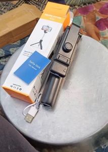 R15 Bluetooth Selfie Stick And Tripod