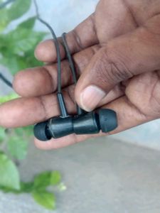 Wireless Bluetooth Neckband – Good Condition – Bud