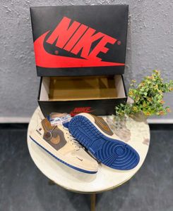 Nike Air Jordan 1 Low UNDEFEATED