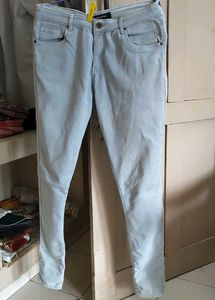 Women&#39;s Faded Blue Jeggings