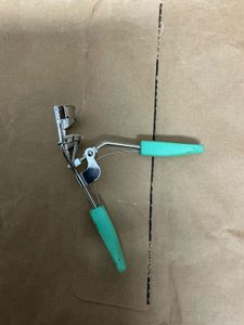 Eyelash curler