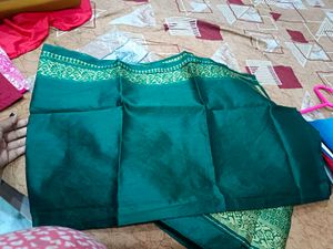 Beautiful Silk Saree With Blouse Piece
