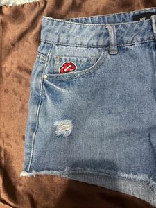 HOT DENIM SHORTS