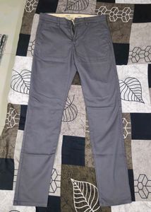 Levi's Tapered Chinos - Size 32