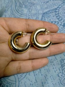 ✨Gold Hoop Earrings✨